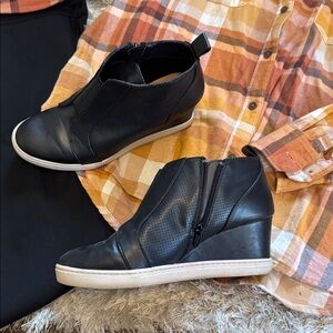 EUC A New Day Black Ankle Sneaker Wedge Boots 8